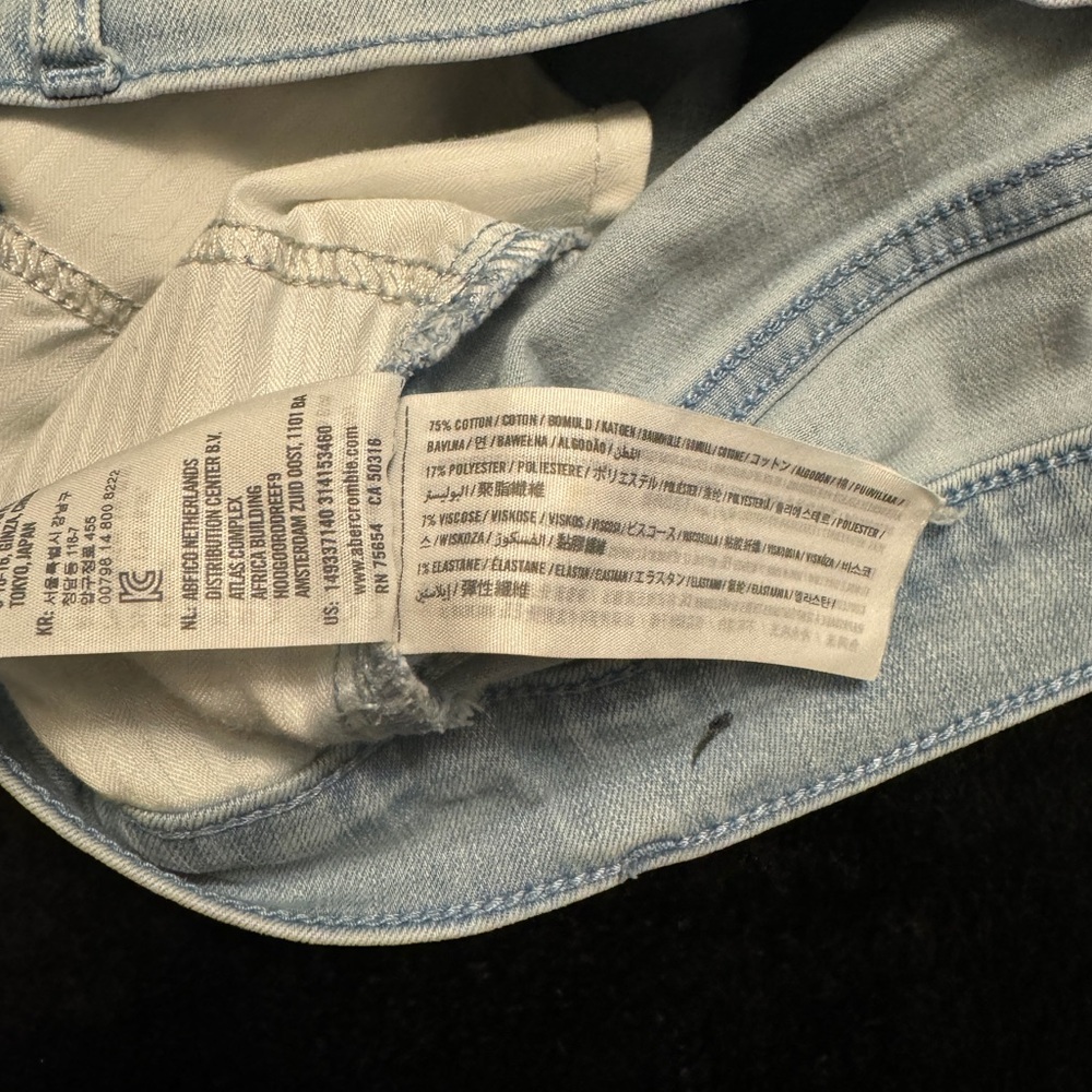 A&F Light High Rise Shorts - Picture 4 of 6